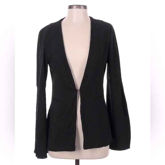 ❌(stolen) Size Small Cardigan BCBGENERATION - Picture 1 of 4